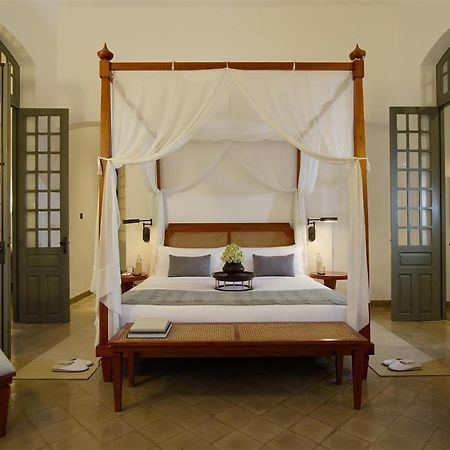 Amantaka Resort Luang Prabang Esterno foto