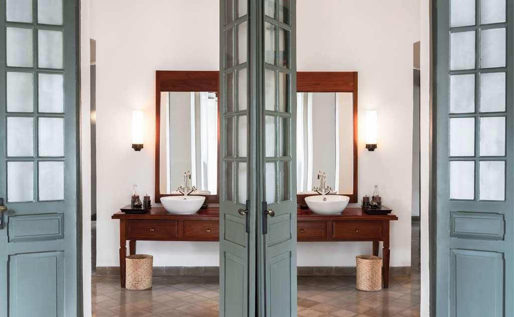 Amantaka Resort Luang Prabang Esterno foto